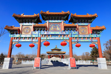 Fototapeta premium Chinese Classical Architectural memorial archway