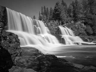 Fototapeta na wymiar Waterfall Black and White