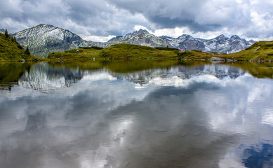 Fototapeta na wymiar Der Krummschnabelsee in Obertauern zu jeder Jahreszeit 