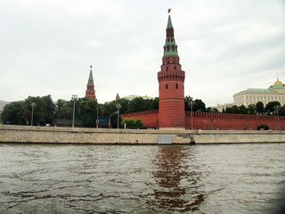 Fototapeta premium Walls and towers of the Moscow Kremlin. View from the Moscow river.