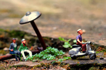 miniature figures, tiny people, ho scale, 1:87 scale