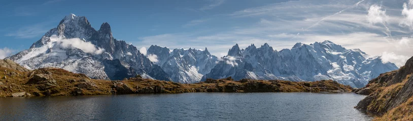 Foto auf Acrylglas Mont Blanc Lac Des Cheserys und Mont-Blanc-Massiv, Frankreich