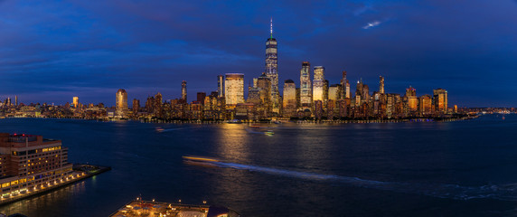 Fototapeta na wymiar View to Manhattan skyline from Jersey city at sunset