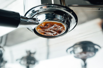 start of the espresso extraction process from bottomless portafilter