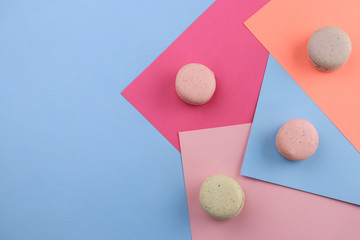 Fototapeta premium Tasty sweet macaron cakes on color background
