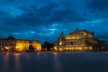 Fototapeta premium Semperoper und Zwinger in Dresden 