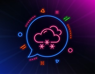 Snow weather forecast line icon. Neon laser lights. Clouds with snowflake sign. Cloudy sky symbol. Glow laser speech bubble. Neon lights chat bubble. Banner badge with snow weather icon. Vector