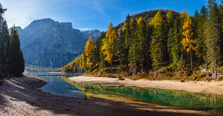 Fototapeta na wymiar Autumn peaceful alpine lake Braies or Pragser Wildsee. Fanes-Sennes-Prags national park, South Tyrol, Dolomites Alps, Italy, Europe. Picturesque traveling, seasonal and nature beauty concept scene.