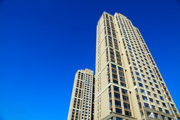 Fototapeta na wymiar building under the blue sky