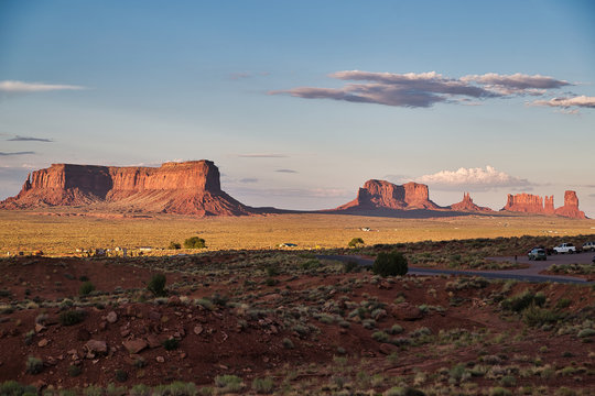 Monument Valley bei untergehende Sonne © Ed Harley