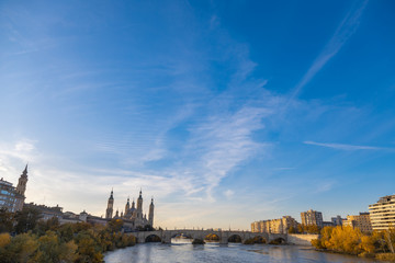 Obraz premium Zaragoza November 29, 2019, Rio Ebro as it passes through the city of Zaragoza