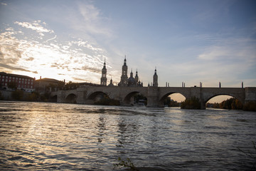 Obraz premium Zaragoza November 29, 2019, Rio Ebro as it passes through the city of Zaragoza