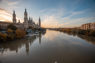 Fototapeta na wymiar Zaragoza November 29, 2019, Rio Ebro as it passes through the city of Zaragoza