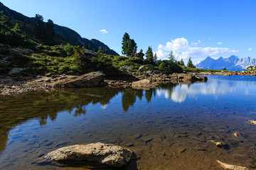 Dachsteinmassiv spiegelt sich im mittleren Gasselsee, Spiegelsee