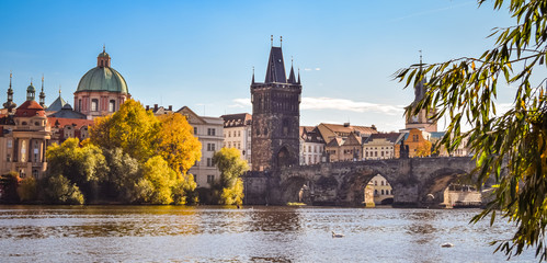 Obraz premium Charles Bridge in autumn, Prague, Czech Republic