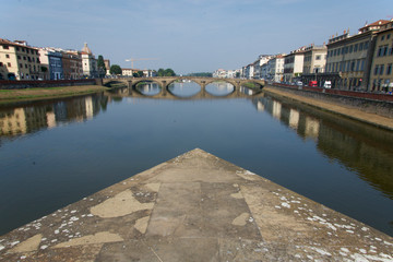 Fiume Arno con ponte 