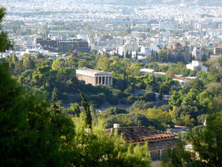 Fototapeta na wymiar Blick auf Athen und den Tempel des Hephaistos von der Akropolis aus