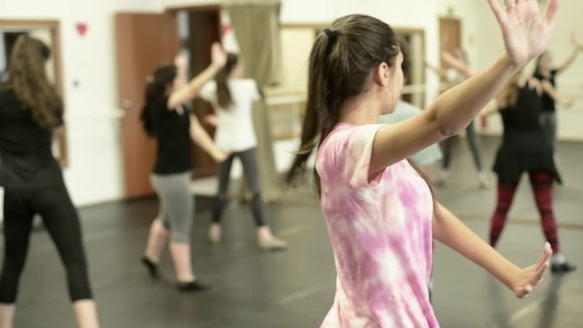 young group in dance class