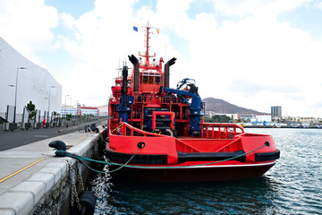 An ocean tug vessel belonging to a marine search and rescue (SAR) national service (in Spain).