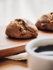 아시아 음식 보리빵과 커피 