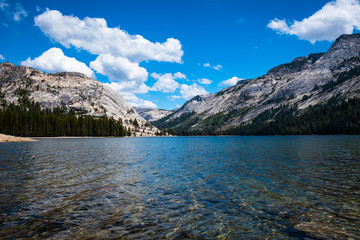 Obraz premium mountains in the lake