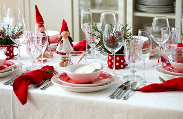 Christmas table setting 