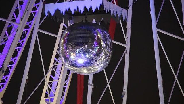 Mirrorball on ferris wheel in lille by christmas, medium shot
