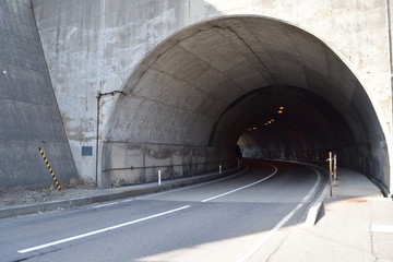 自動車道用トンネル