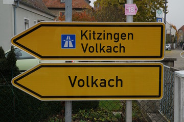 Verkehrsschild nach Kitzingen u. Volkach