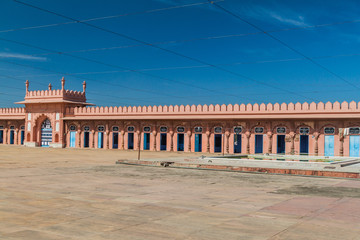 Fototapeta premium Courtyard of the Taj-ul-Masjid mosque in Bhopal, Madhya Pradesh state, India