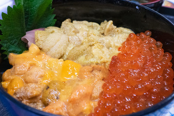 北海道産ウニいくら丼