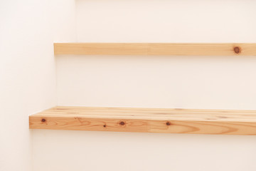 無垢材の階段　木製　木　無垢　新築　一戸建て　戸建　住宅　階段　リノベーション　リノベ　シンプル　白背景　余白　コピースペース　文字スペース　