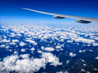 Obraz na płótnie Canvas Airplane wing in flight