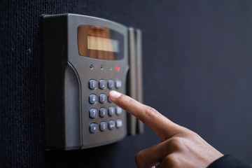 Check the name of the attendance machine that is late for time or not.