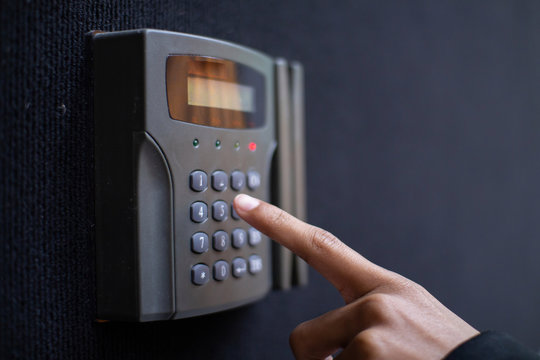 Check the name of the attendance machine that is late for time or not.