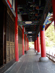 Naklejka premium The walkway between the red pillars.