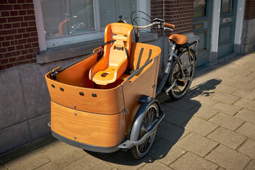 Dutch bike for transporting children