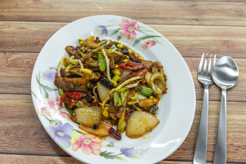 Stir-fry spicy sliced beef with bean sprouts, dried chillies and spring onions. Authentic China Chinese Asian food.