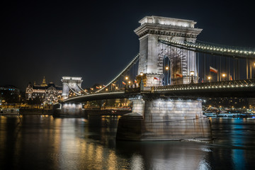 Night view of the Szechenyi Chain Bridge is a suspension bridge that spans the River Danube between Buda and Pest.