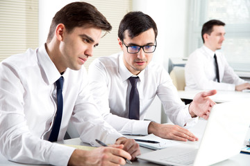 Obraz premium Businessmen working in an office