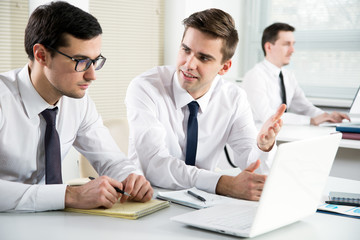 Obraz premium Businessmen working in an office