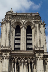 Fototapeta na wymiar Turm der Kathedrale Notre-Dame in Paris - VOR dem Großbrand