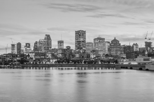 Fototapeta Downtown Montreal skyline at sunset