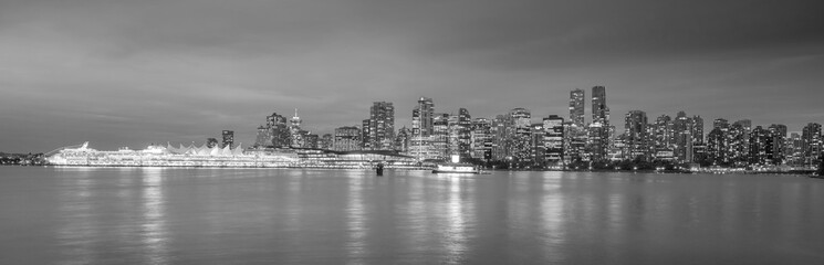 Obraz premium Piękny widok na panoramę centrum Vancouver, Kolumbia Brytyjska, Kanada