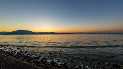 Lago di Garda all''alba