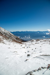 Fototapeta na wymiar 雪原と中央アルプス山脈