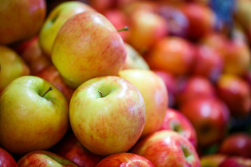 Fresh red apple fruits on shelves in supermarket
