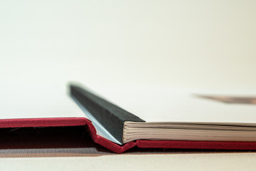 Libros sobre fondo blanco