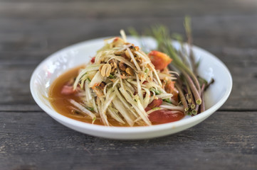 Thai som tam papaya salad on table.