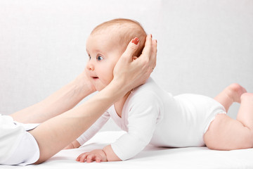 Little baby receiving osteopathic treatment of head and neck - Powered by Adobe